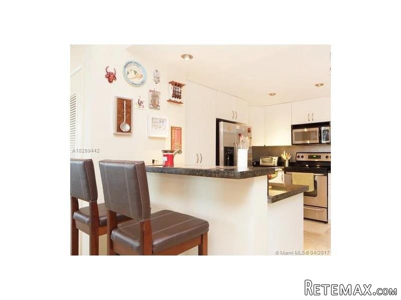 2 bedroom Flat For Sale: 1401 SW 22nd.. - 2