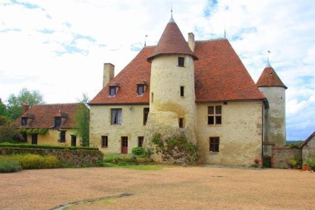 6 bedroom Castle For Sale: 03500..