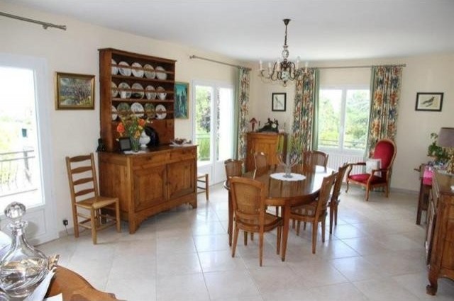 6 bedroom Villa For Sale: 86270 LA.. - 2