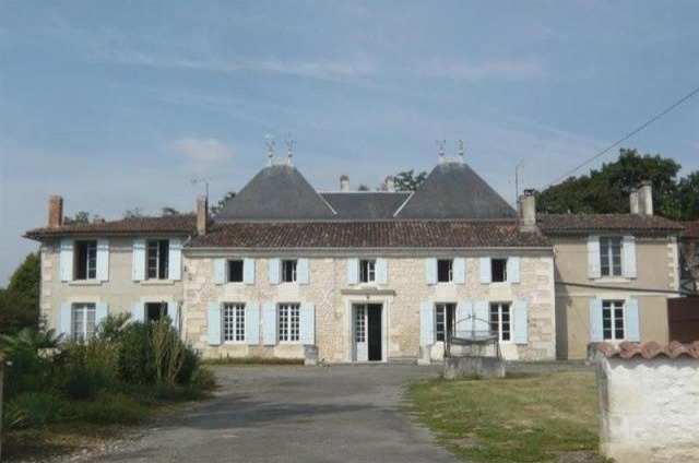 6 bedroom Character For Sale: 17800 AU..