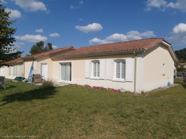 3 bedroom one level bungalow - Close to..