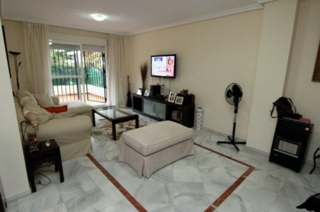 Bargain Apartment 300m From Beach - 2