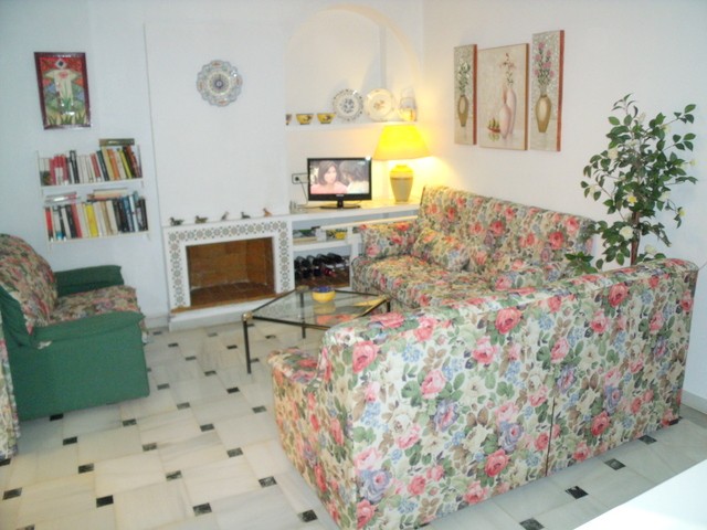 SOUTH FACING SUNNY GROUND FLOOR..