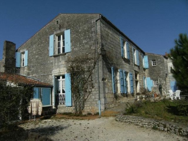Village Property With Lots Of Living.. - 2