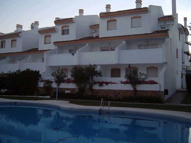 2 Bed Apartment for sale in Calahonda