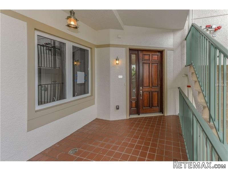 4 bedroom Property For Sale: 1026.. - 2