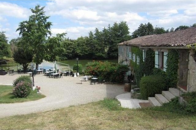 Country House For Sale: 33000 BORDEAUX - 2