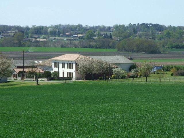 Large 5 Bed Country House, 1 Bed..