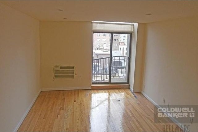 1 Bedroom - Coop - New York - For Sale