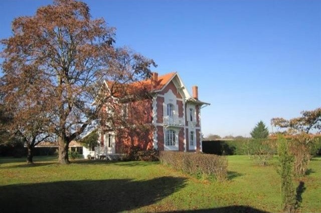 3 bedroom Villa For Sale: 33120 BASSIN..