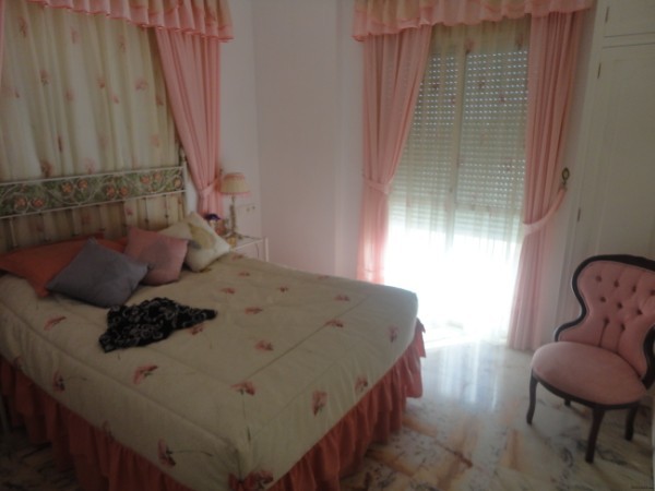 3 bedrooms 2 bathrooms - 2