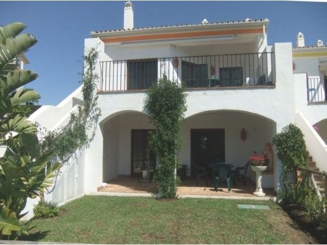 Villa - This semi detached villa is on.. - 2