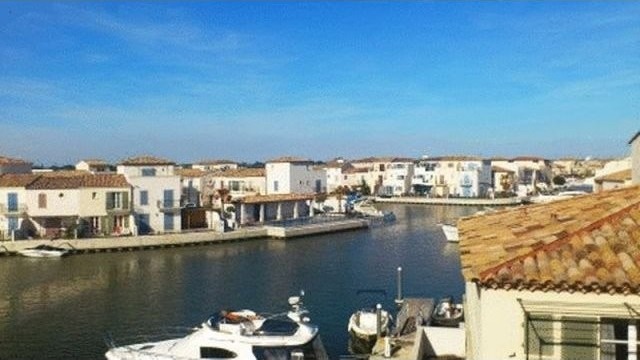 Unique : Harbormaster Duplex In Marina..