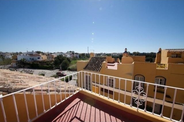 3 bedroom town house for sale