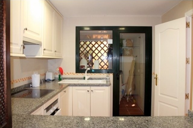 Lovely 2 Bedroom Ground Floor Apartment.. - 2