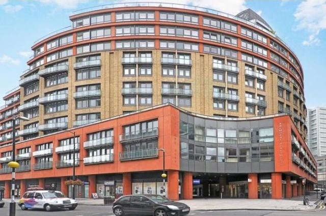 2 Bedrooms - Flat - London - For Rent