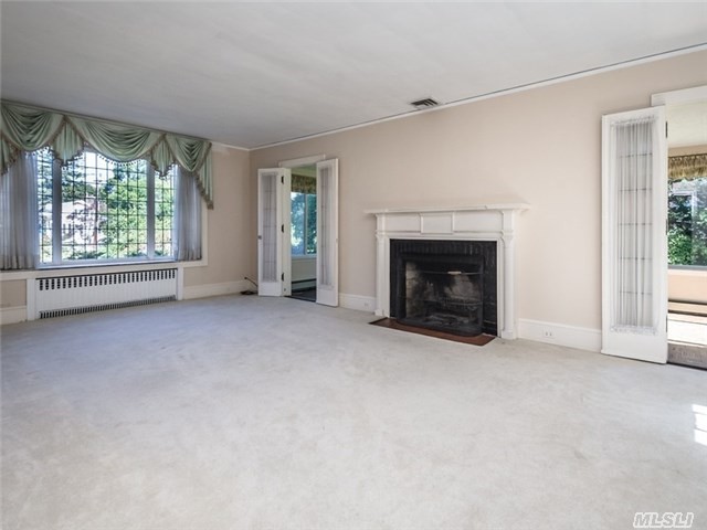 245 Arleigh Rd Douglaston, NY 11363 - 2