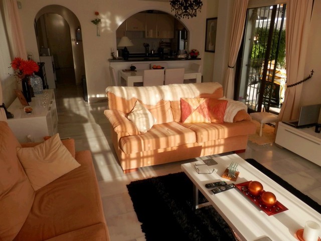 2 Bed Apartment for sale in Calahonda - 2