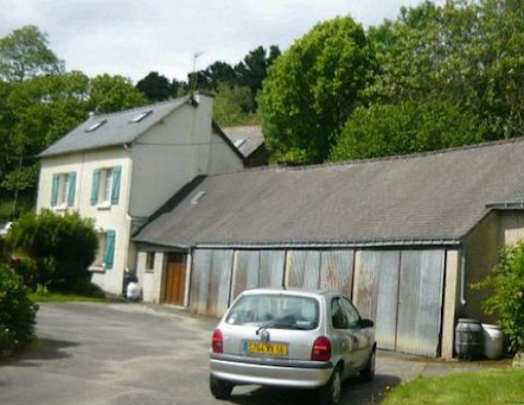 House with 5 Garages