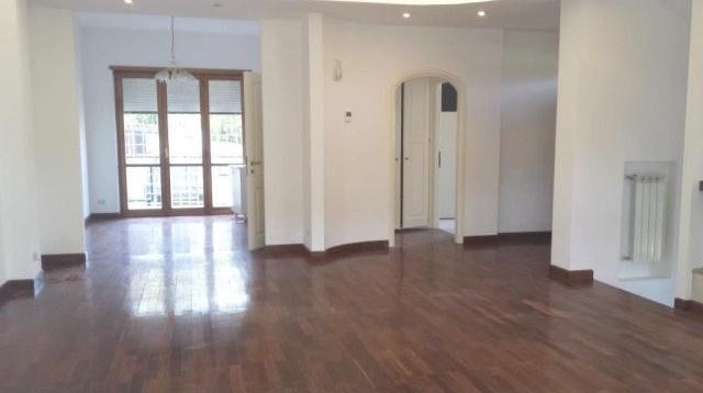 6 Bedrooms - Villa - For Sale - 2