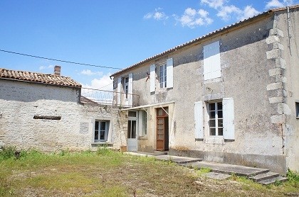 Beautiful farm complex to renovate