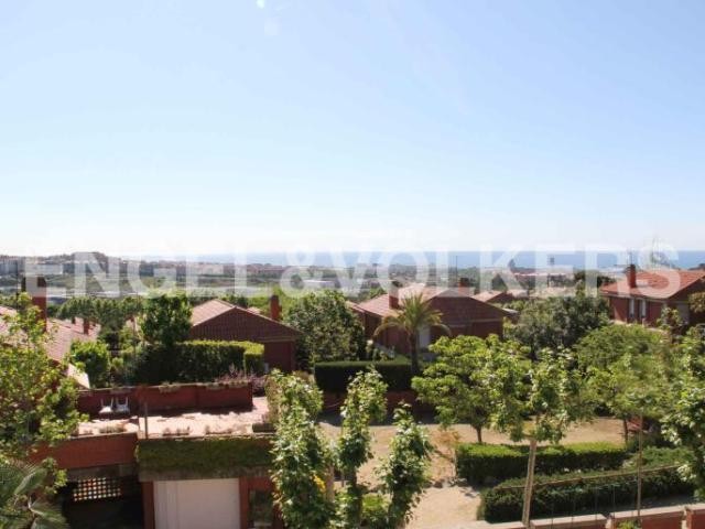 Semi Detached with sea views. Barcelona..