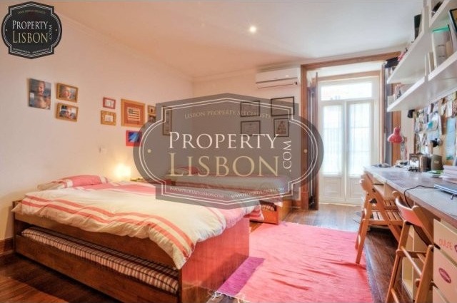 T3+1 Lisbon Apartment for Sale in..