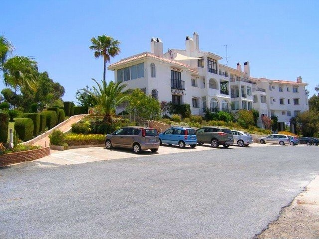 Apartment - OPPORTUNITY. WELL PRESENTED..