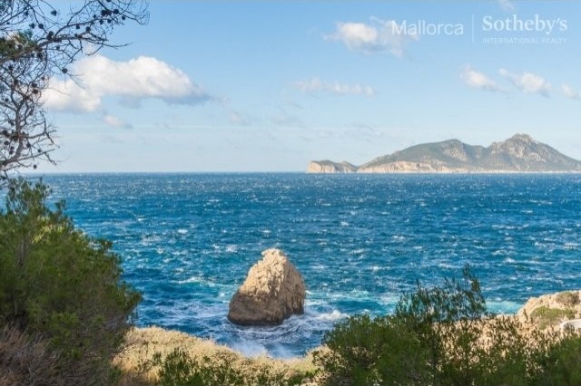 Plot of land with sea views in Port..