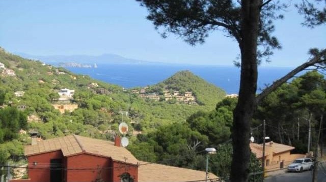 PLOT WITH SEA VIEWS IN URB. LA BORNA