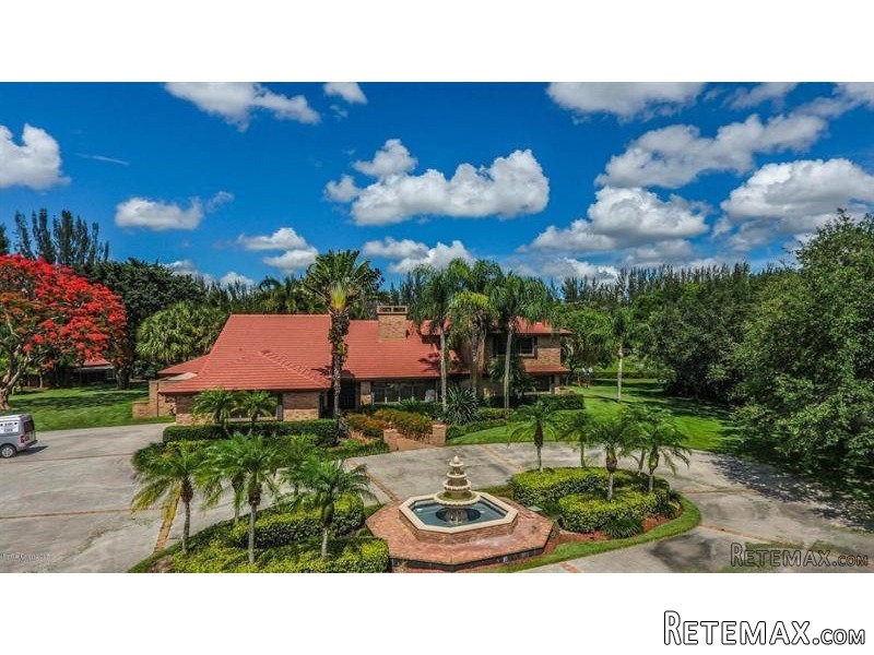 6 bedroom Detached House For Sale: 6200..