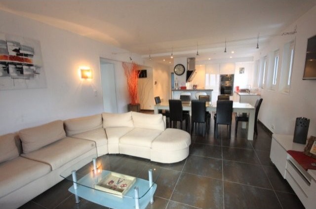 Fabulous renovated 3 bedroom apartment..