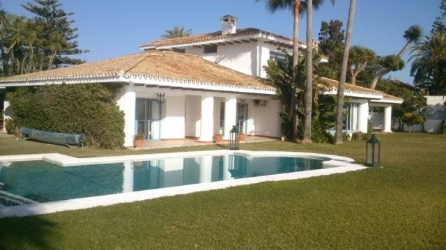 Villa - Situated on the BEACHFRONT in..