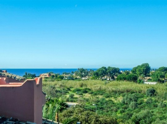 Stunning duplex penthouse set in..