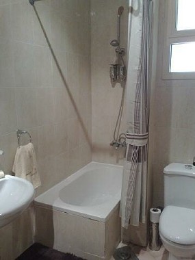 2 Bedroom Resale Apartment In British.. - 2