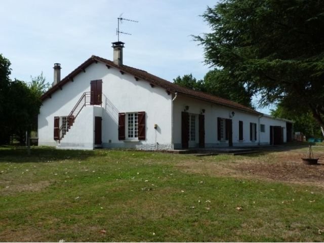 3 bedrooms house set in ~7 ha