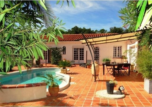 Propriete Exceptionnelle Avec Piscine..