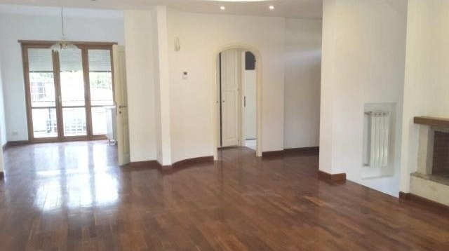 6 Bedrooms - Villa - For Sale