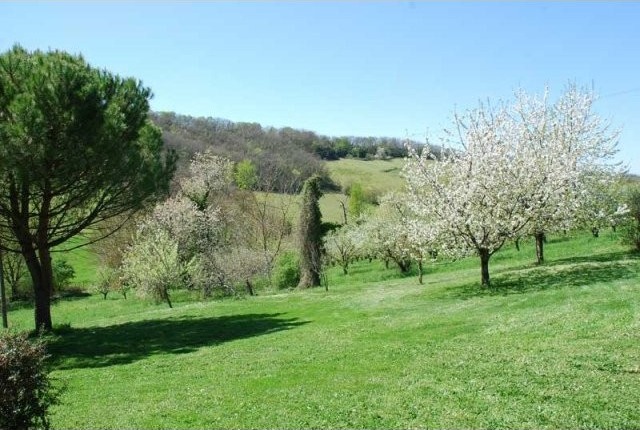 Handsome Quercy Stone Farmhouse Set In.. - 2