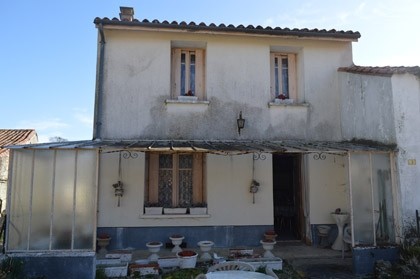 Habitable two-bed property for a great..