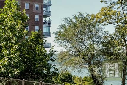 2 bedroom Apartment For Sale: 2727..