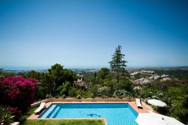 5 bedroom villa for sale