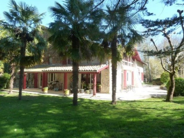 Belle Maison En Pierre Du 13eme Siecle.
