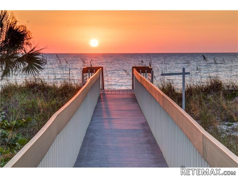 6 bedroom House For Sale: 4079 Shore..