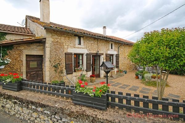 Marthon (Charente) - Pretty stone..