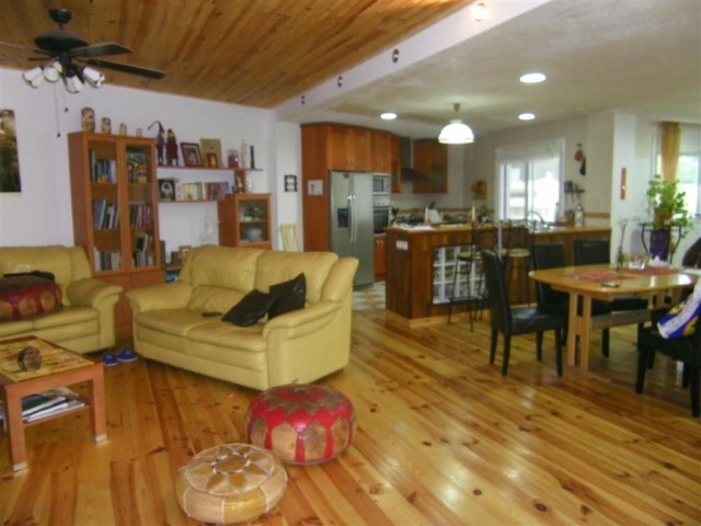 3 Bed Apartment for sale in Coin