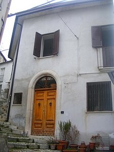 Large townhouse in a stunning tourist..