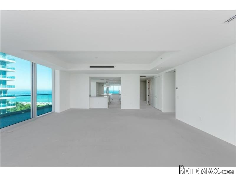 3 bedroom Flat For Sale: 9349 Collins.. - 2