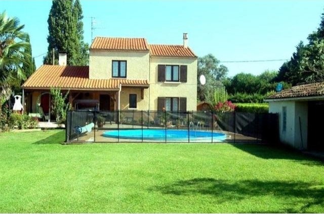 Detached house between Ste Foy la..