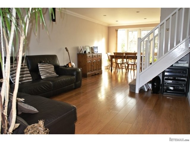 Weyhill Close £305,000 - 2